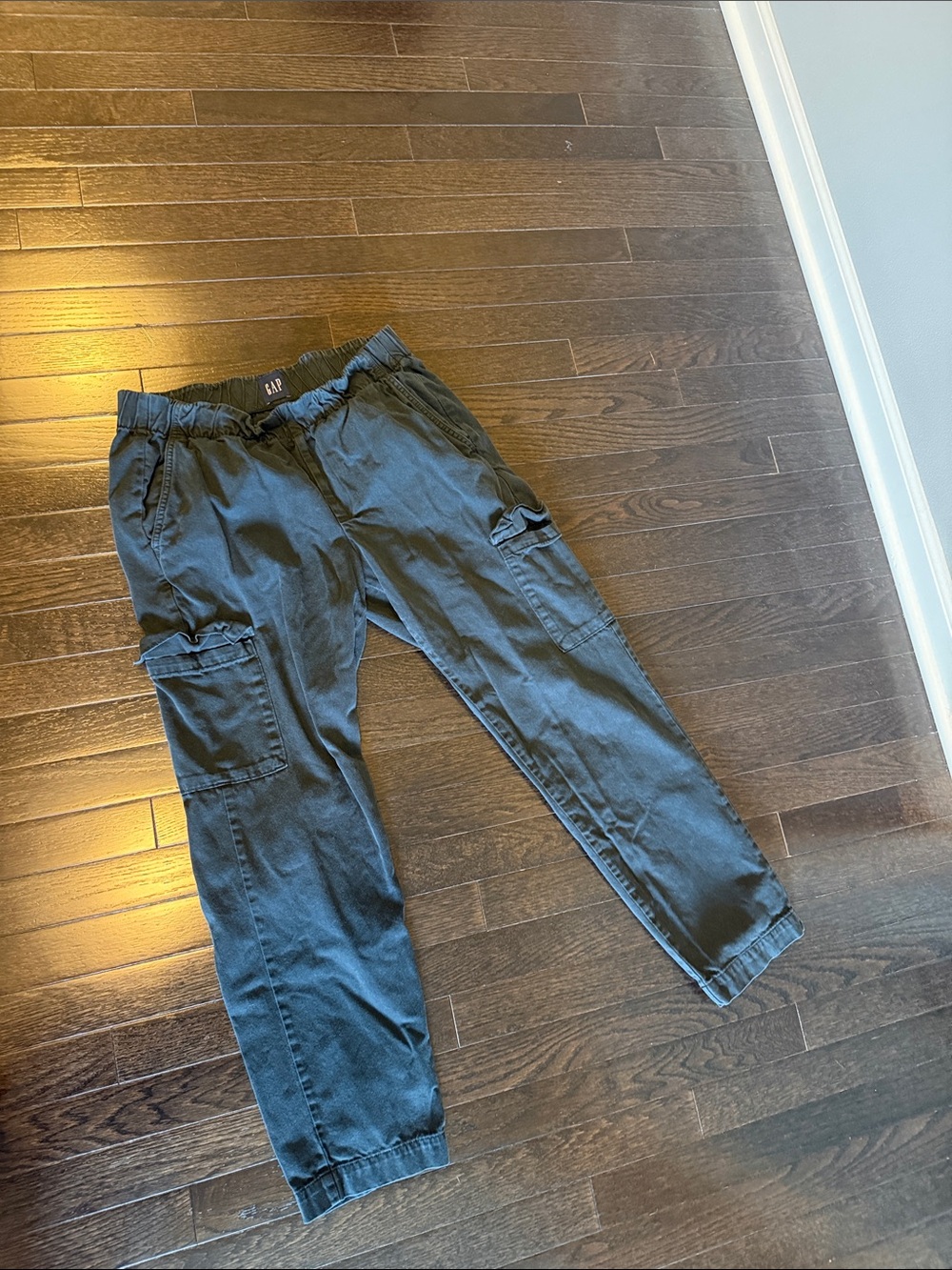 GAP Men's Dark Gray Cargo Jogger Pants